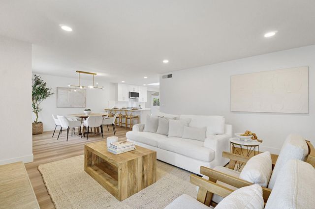 5565 N Winchester Avenue, Fresno, CA 93704