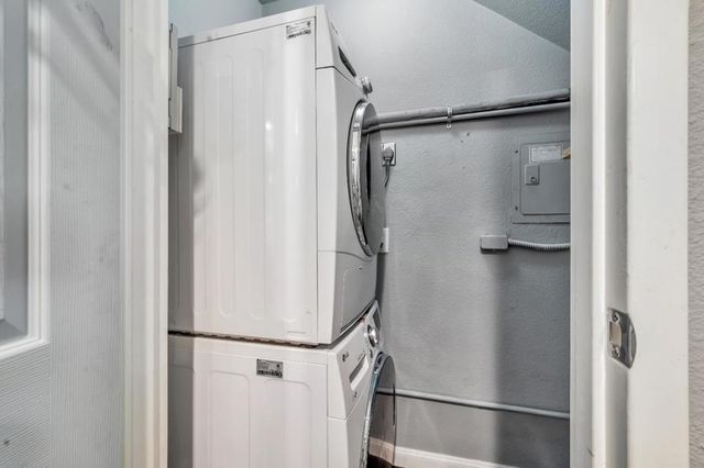 355 Half Moon Lane 9, Daly City, CA 94015