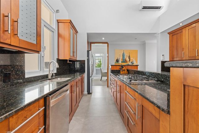 5 PASEO LAS PALMAS, Dorado, PR 00646