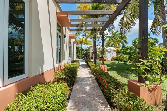 5 PASEO LAS PALMAS, Dorado, PR 00646