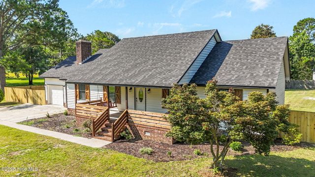 105 Heritage Drive, Washington, NC 27889