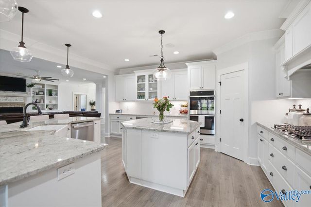 8004 Farm Meadow Drive SE, Owens Cross Roads, AL 35763