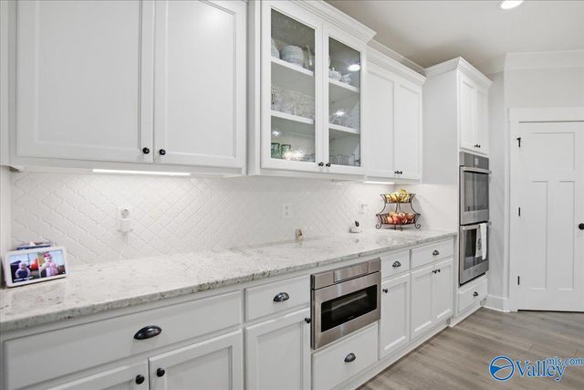 8004 Farm Meadow Drive SE, Owens Cross Roads, AL 35763