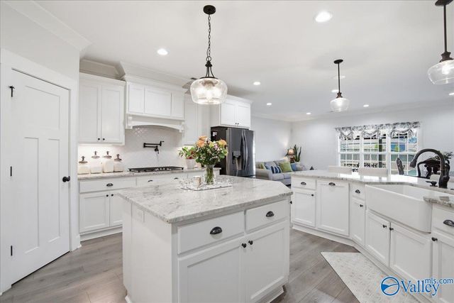 8004 Farm Meadow Drive SE, Owens Cross Roads, AL 35763