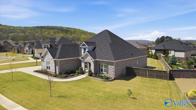 8004 Farm Meadow Drive SE, Owens Cross Roads, AL 35763