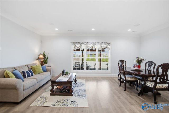 8004 Farm Meadow Drive SE, Owens Cross Roads, AL 35763