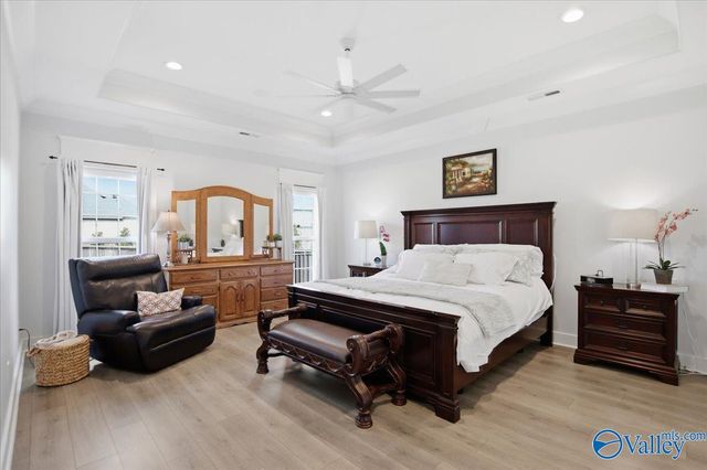 8004 Farm Meadow Drive SE, Owens Cross Roads, AL 35763