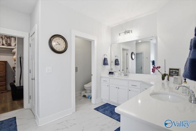 8004 Farm Meadow Drive SE, Owens Cross Roads, AL 35763