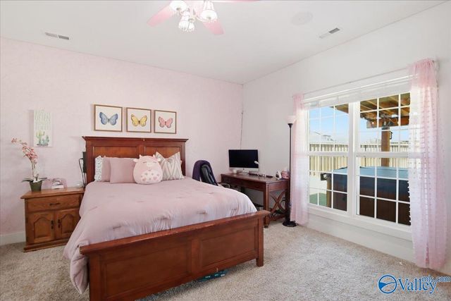 8004 Farm Meadow Drive SE, Owens Cross Roads, AL 35763