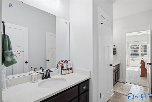 8004 Farm Meadow Drive SE, Owens Cross Roads, AL 35763