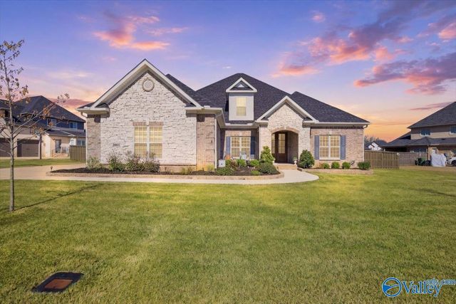 8004 Farm Meadow Drive SE, Owens Cross Roads, AL 35763