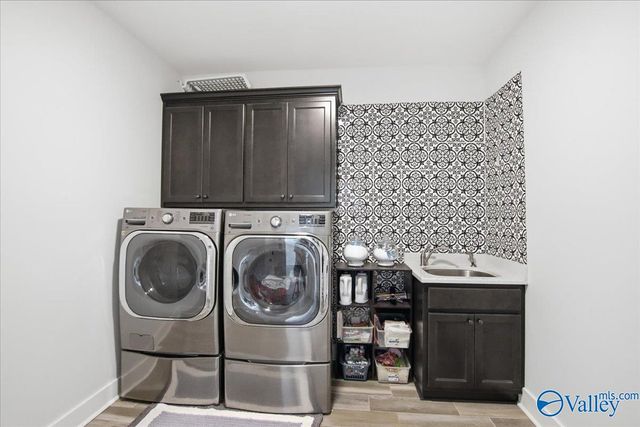 8004 Farm Meadow Drive SE, Owens Cross Roads, AL 35763