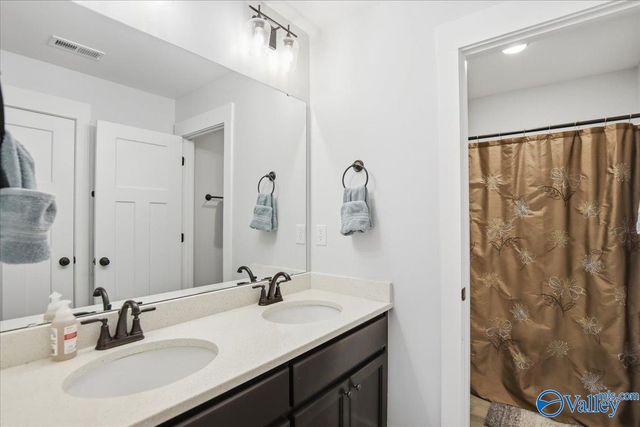 8004 Farm Meadow Drive SE, Owens Cross Roads, AL 35763