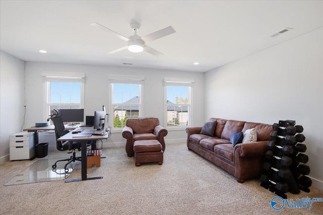 8004 Farm Meadow Drive SE, Owens Cross Roads, AL 35763