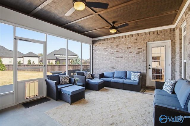 8004 Farm Meadow Drive SE, Owens Cross Roads, AL 35763