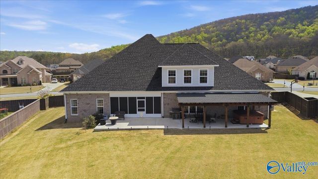 8004 Farm Meadow Drive SE, Owens Cross Roads, AL 35763