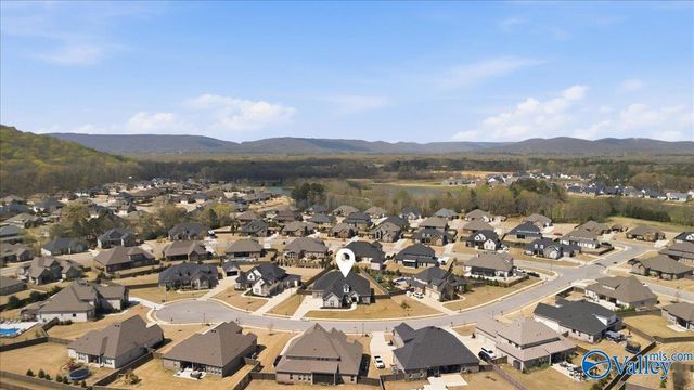 8004 Farm Meadow Drive SE, Owens Cross Roads, AL 35763