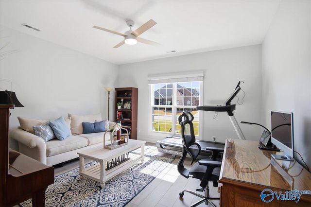 8004 Farm Meadow Drive SE, Owens Cross Roads, AL 35763