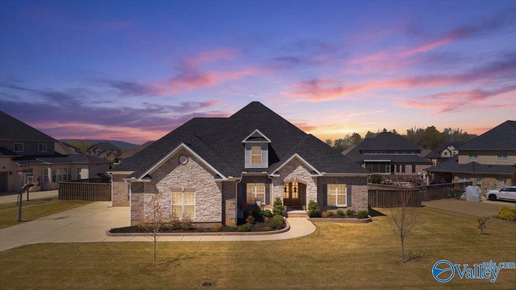 8004 Farm Meadow Drive SE, Owens Cross Roads, AL 35763