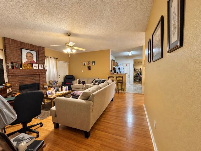 725 Andalusia Trail, Desoto, TX 75115