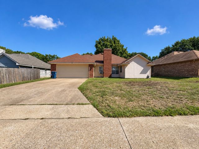 725 Andalusia Trail, Desoto, TX 75115