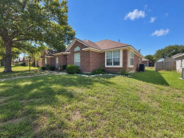 725 Andalusia Trail, Desoto, TX 75115