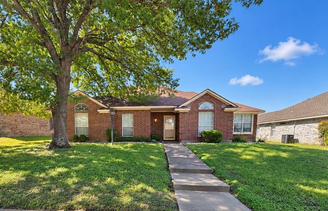 725 Andalusia Trail, Desoto, TX 75115