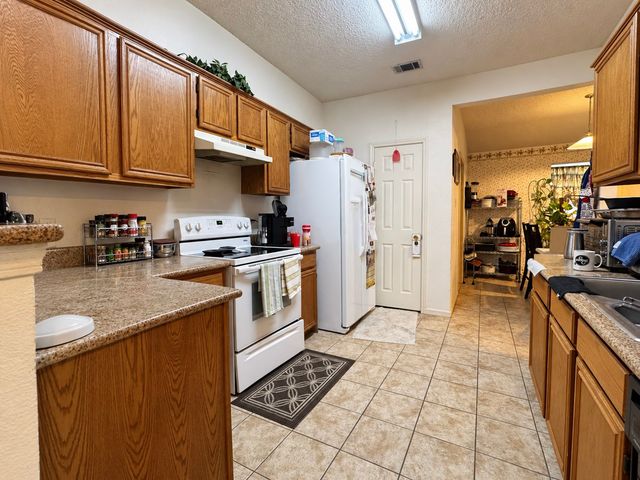 725 Andalusia Trail, Desoto, TX 75115