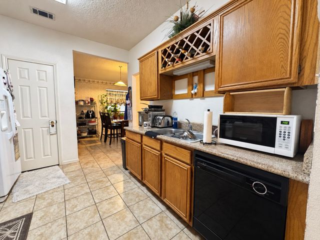 725 Andalusia Trail, Desoto, TX 75115