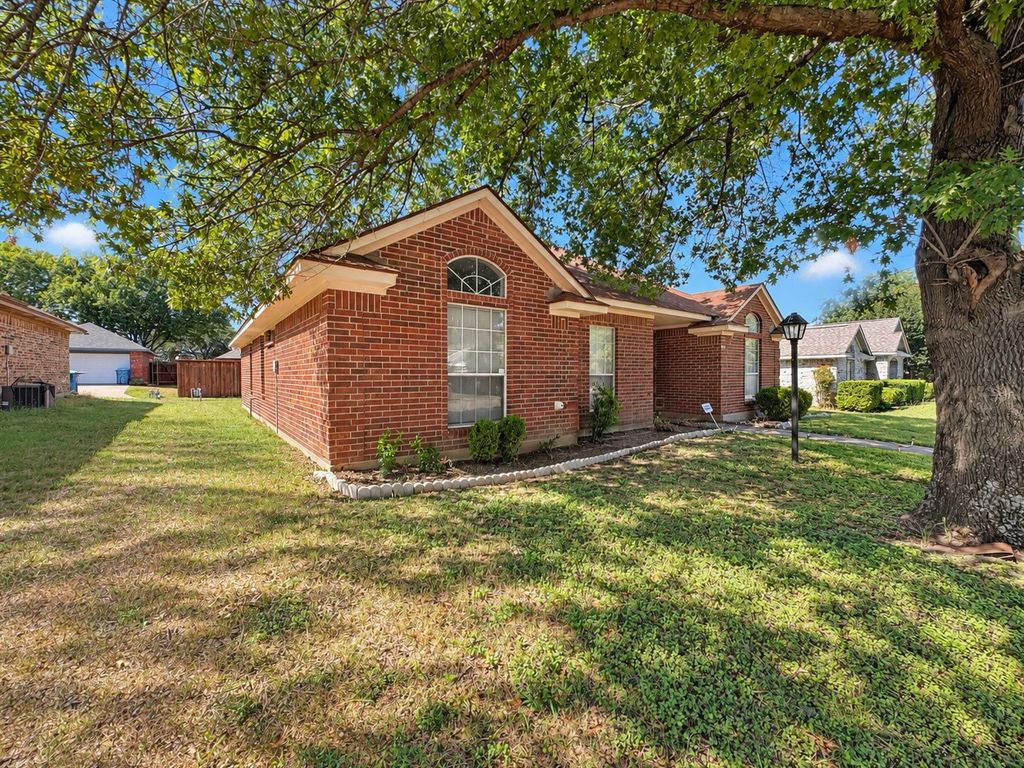 725 Andalusia Trail, Desoto, TX 75115 — photo 2