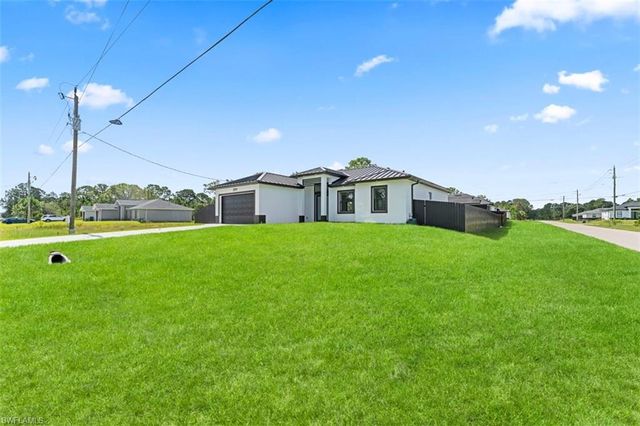 2911 38th ST W, Lehigh Acres, FL 33971