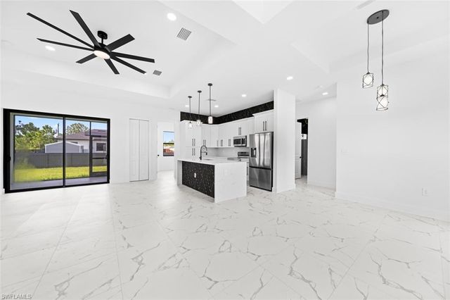 2911 38th ST W, Lehigh Acres, FL 33971