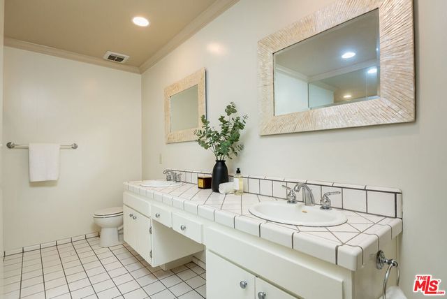 8455 Fountain Avenue 302, West Hollywood, CA 90069