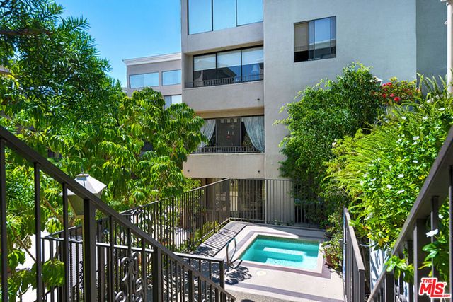 8455 Fountain Avenue 302, West Hollywood, CA 90069