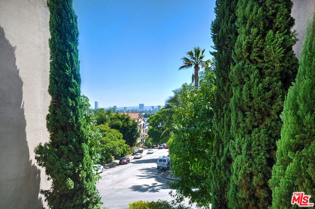 8455 Fountain Avenue 302, West Hollywood, CA 90069
