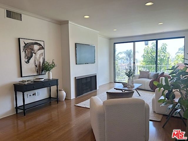 8455 Fountain Avenue 302, West Hollywood, CA 90069