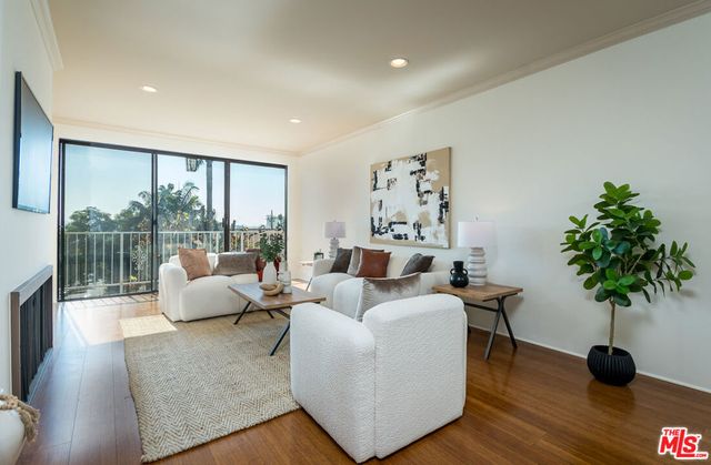 8455 Fountain Avenue 302, West Hollywood, CA 90069