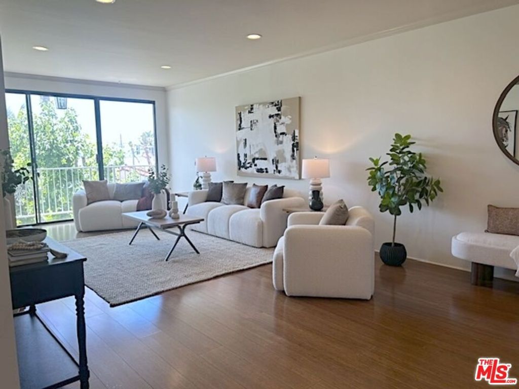 8455 Fountain Avenue 302, West Hollywood, CA 90069