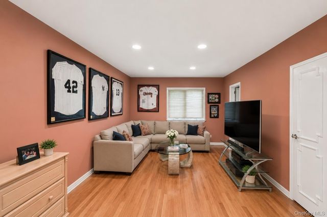 1319 Auerbach Avenue, Hewlett Harbor, NY 11557