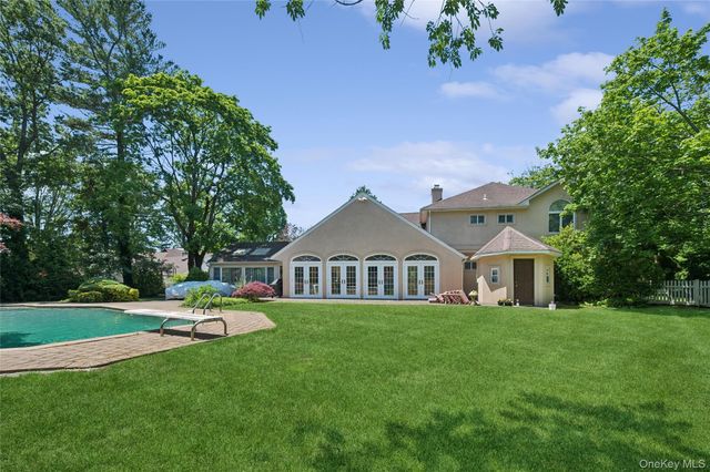 1319 Auerbach Avenue, Hewlett Harbor, NY 11557