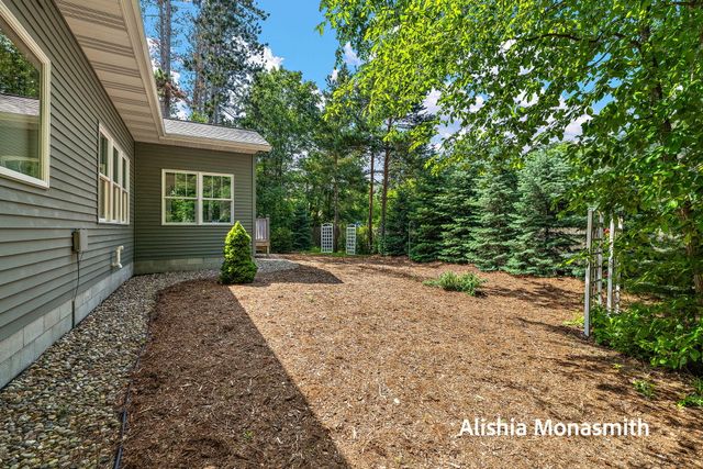 2360 E Mount Garfield Road, Muskegon, MI 49444
