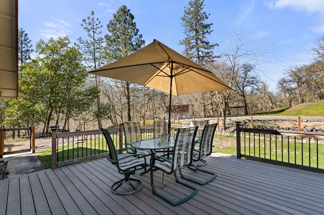 4490 Foots Creek Right Fork Road, Gold Hill, OR 97525