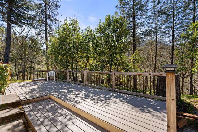 4490 Foots Creek Right Fork Road, Gold Hill, OR 97525