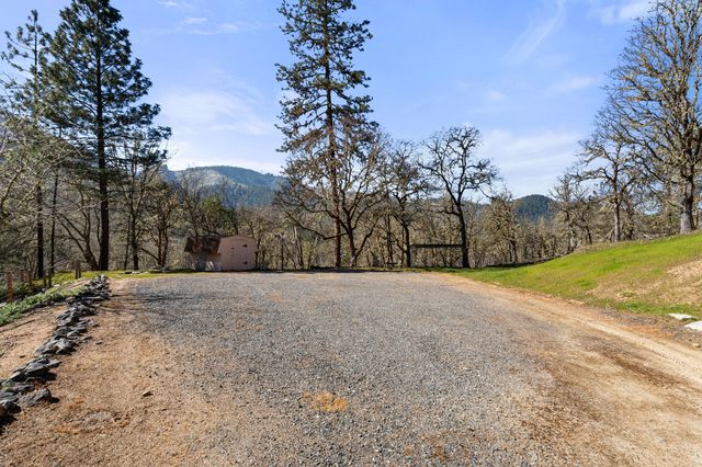 4490 Foots Creek Right Fork Road, Gold Hill, OR 97525