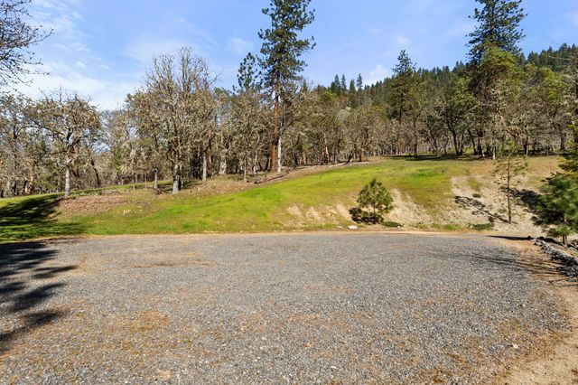 4490 Foots Creek Right Fork Road, Gold Hill, OR 97525