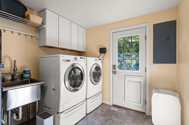 4490 Foots Creek Right Fork Road, Gold Hill, OR 97525