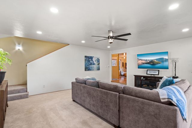 4490 Foots Creek Right Fork Road, Gold Hill, OR 97525