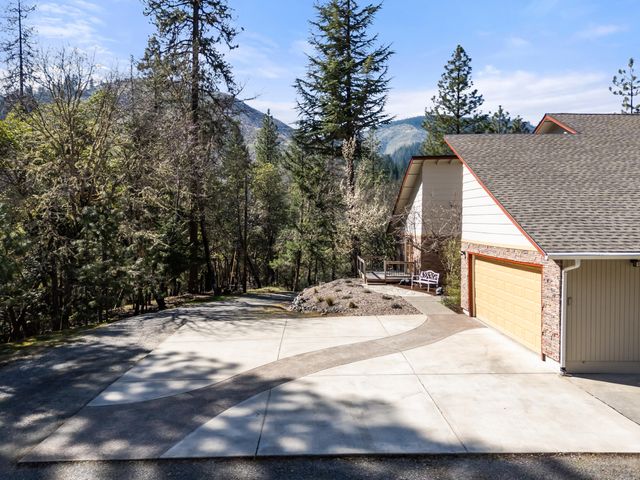 4490 Foots Creek Right Fork Road, Gold Hill, OR 97525