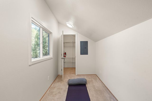 4490 Foots Creek Right Fork Road, Gold Hill, OR 97525