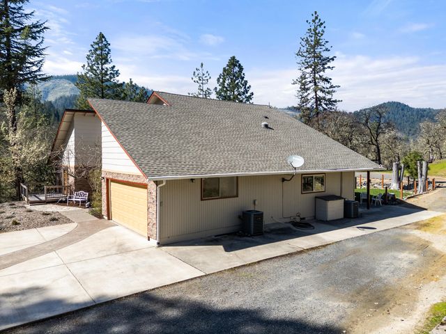 4490 Foots Creek Right Fork Road, Gold Hill, OR 97525